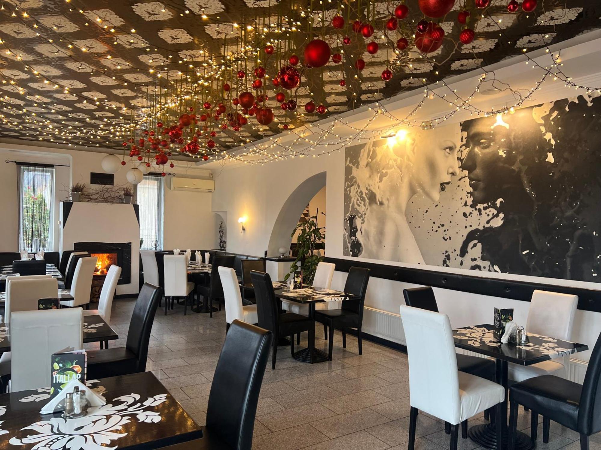 Hotel Op-Art Etterem Es Panzio Monor Zewnętrze zdjęcie