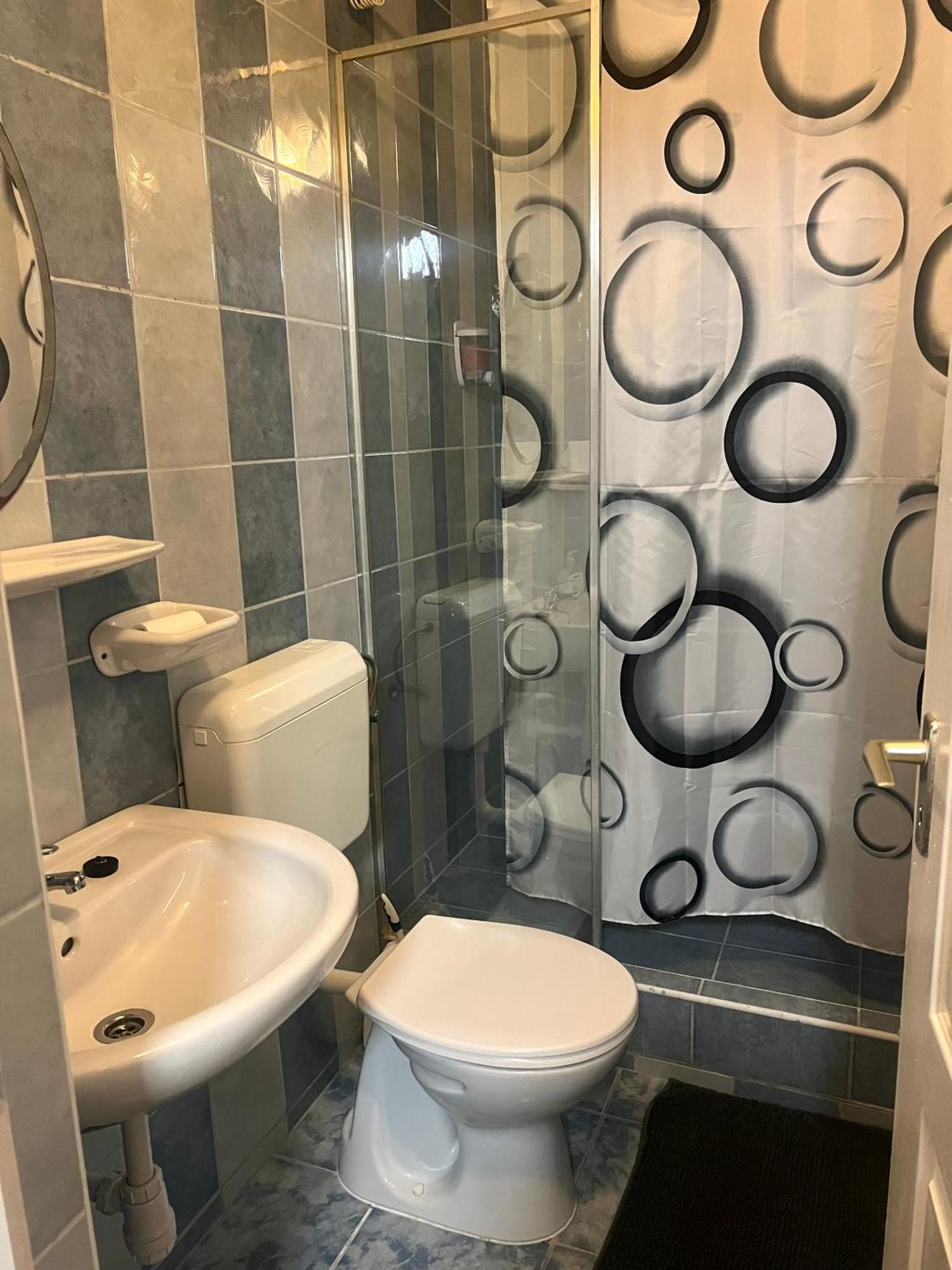 Hotel Op-Art Etterem Es Panzio Monor Zewnętrze zdjęcie