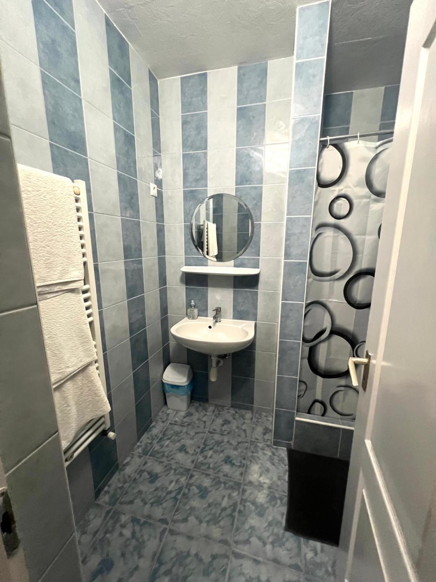 Hotel Op-Art Etterem Es Panzio Monor Zewnętrze zdjęcie