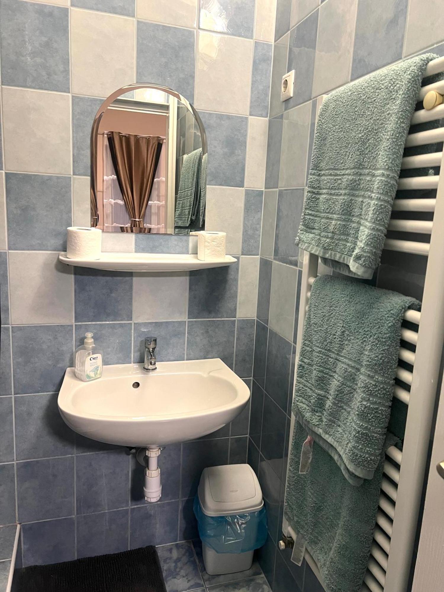 Hotel Op-Art Etterem Es Panzio Monor Zewnętrze zdjęcie